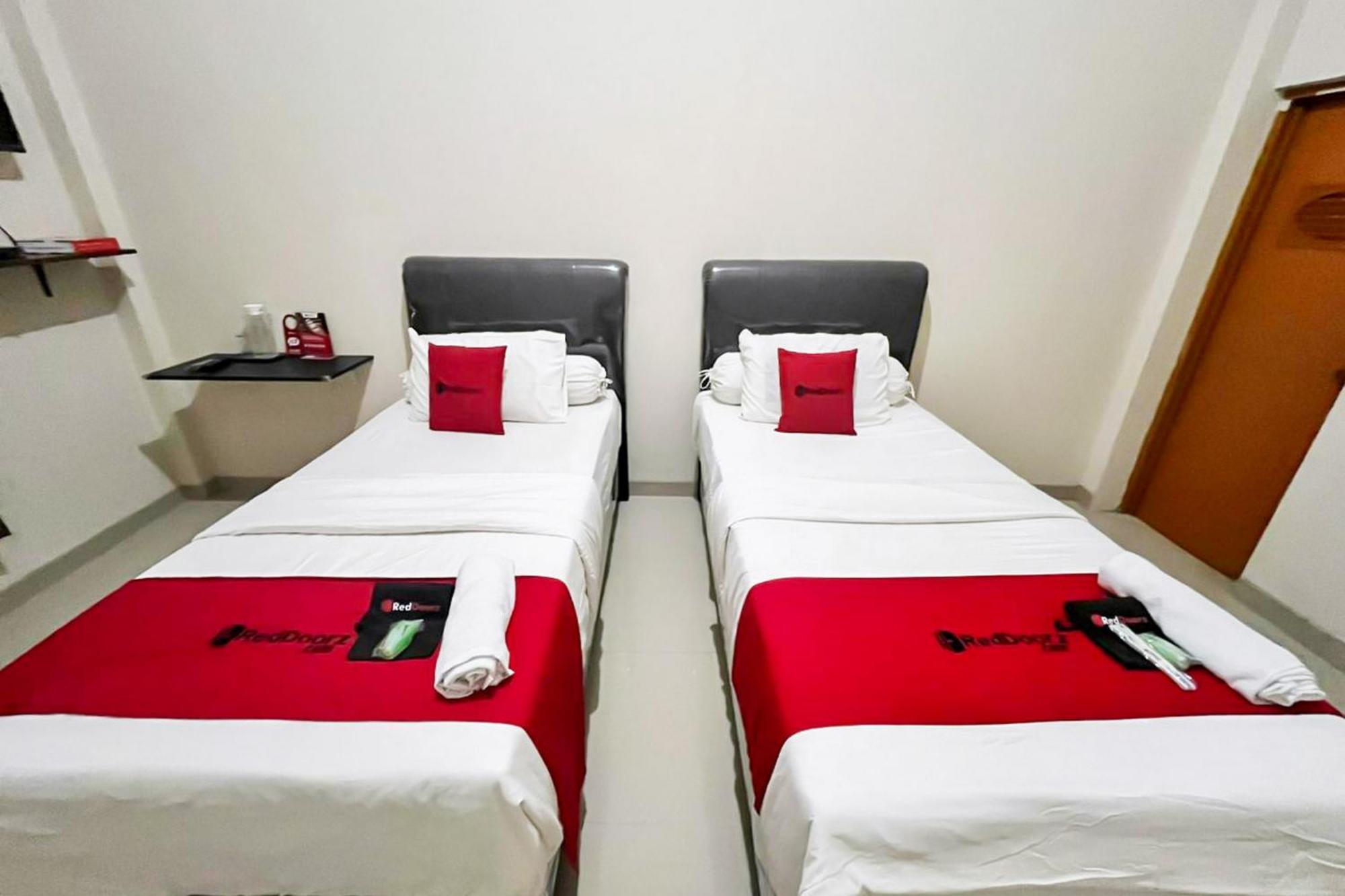Reddoorz Syariah Near Rsud Dr Hm Rabain Hotell Muaraenim Exteriör bild
