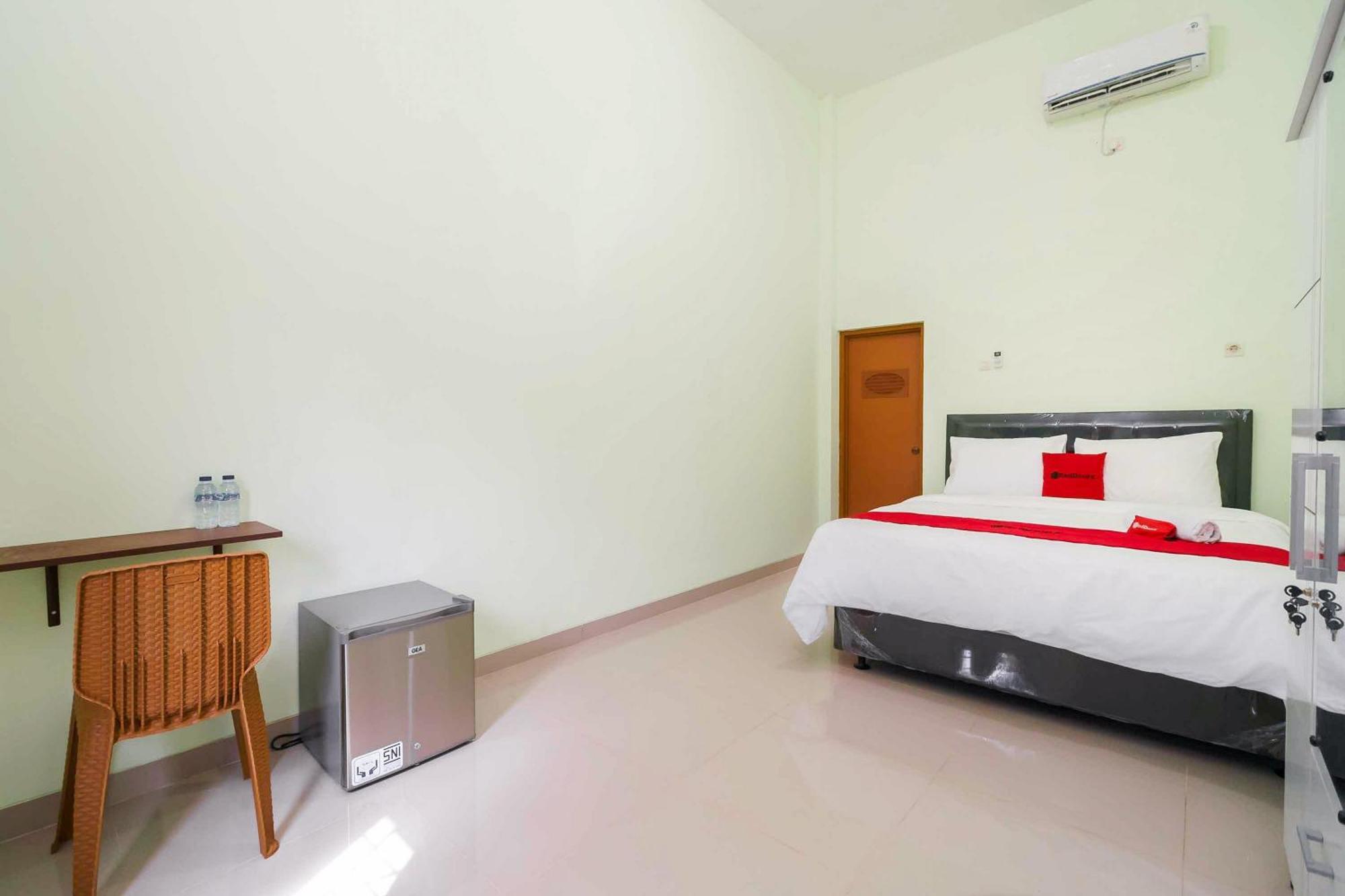 Reddoorz Syariah Near Rsud Dr Hm Rabain Hotell Muaraenim Exteriör bild