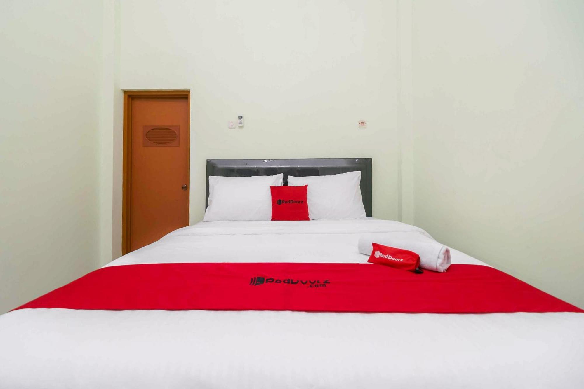 Reddoorz Syariah Near Rsud Dr Hm Rabain Hotell Muaraenim Exteriör bild