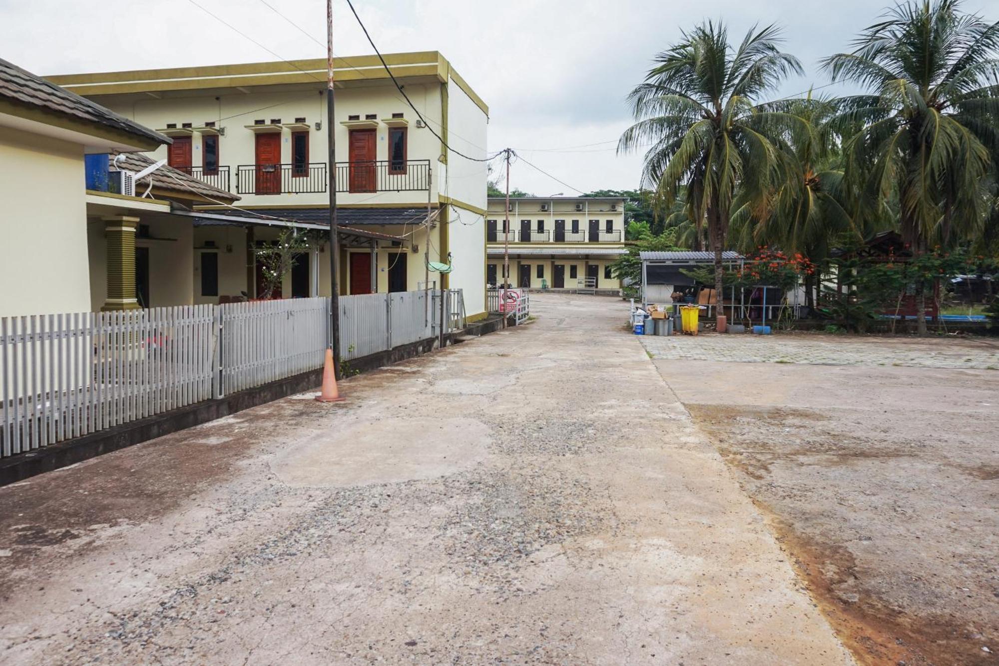 Reddoorz Syariah Near Rsud Dr Hm Rabain Hotell Muaraenim Exteriör bild
